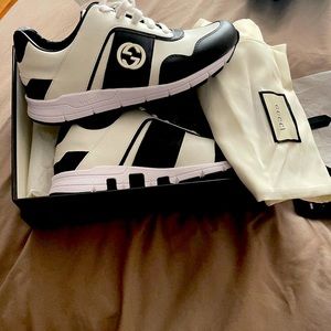 BRAND NEW! Authentic Gucci Sneakers🤍🖤